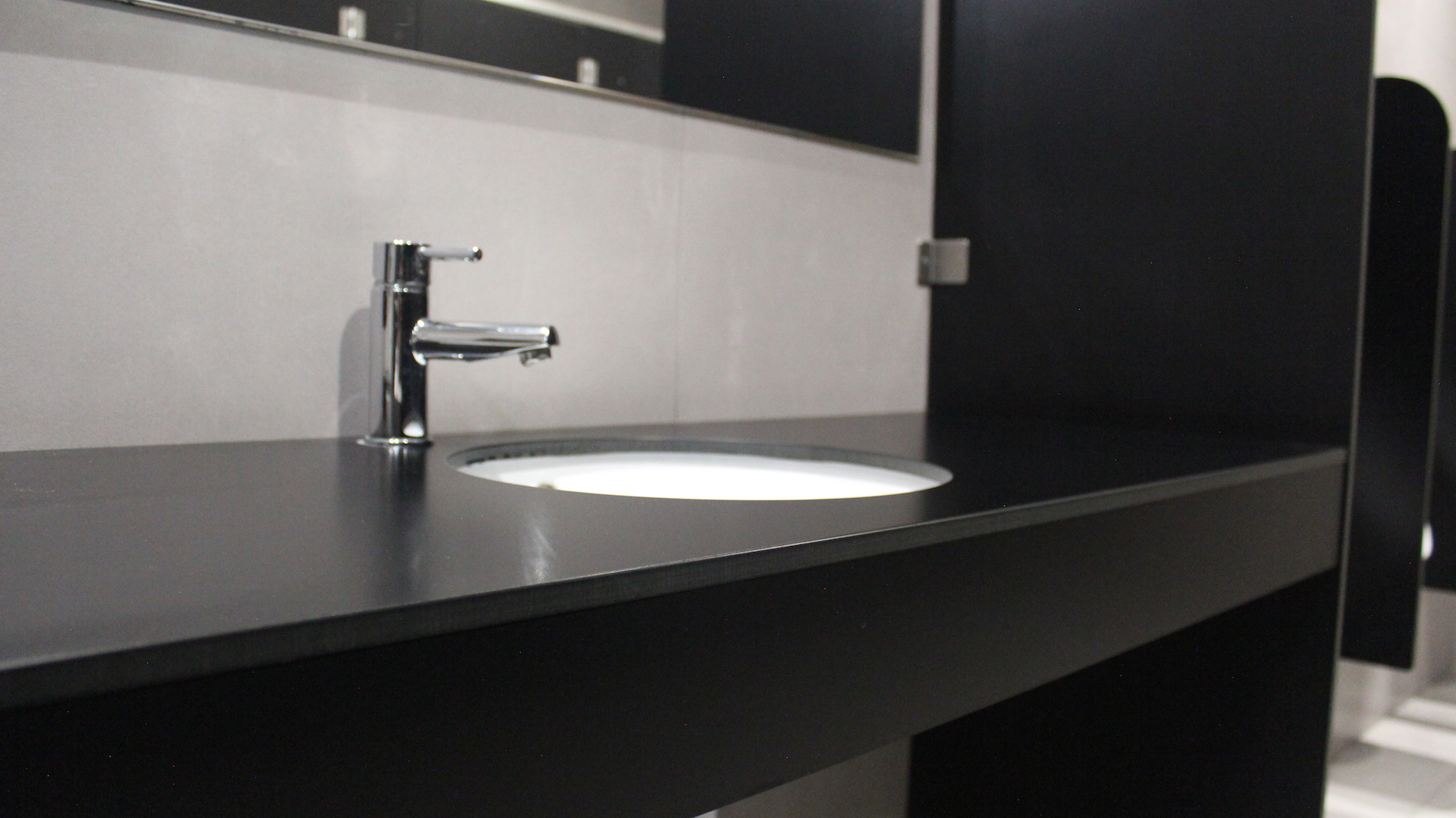 bancadas wc; wc countertops; countertops; compact laminate countertops